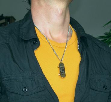 Edelstahlcollier Skateboard Totenkopf goldfarben
